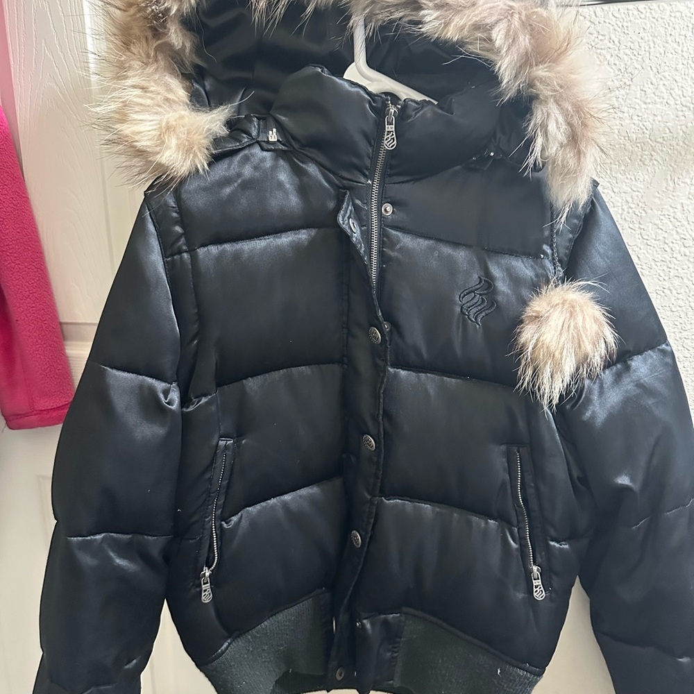 Chic Black Puffer Jacket with Faux Fur